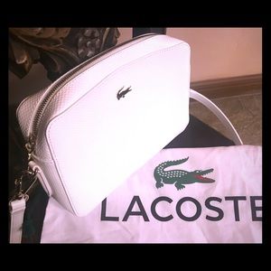 LACOSTE CHANTACO PIQUÉ LEATHER SQUARE CROSSOVER